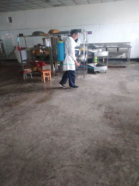 养老机构进行消毒作业