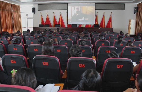 县农业农村局组织观看电影《反腐枪声》
