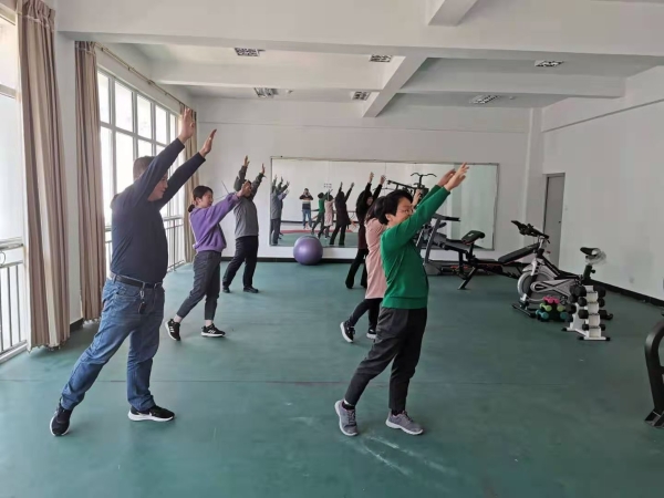 凤庆县民族宗教事务局认真开展工间操活动