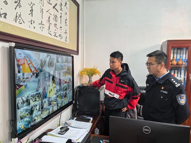 马文华深入校园开展“当一天护学民警”活动