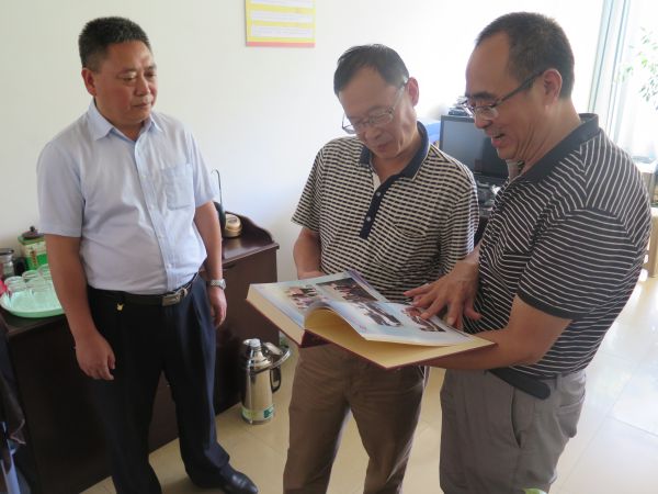 省审计厅党组成员、副厅长谢凡到凤庆调研
