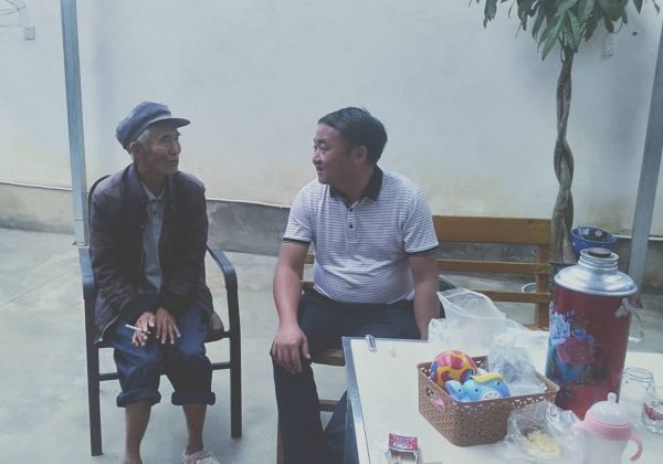 凤庆县医疗保障局董旺强局长到挂钩村麦地村开展脱贫攻坚工作