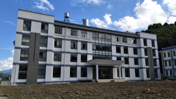 投资1300万元建成的凤庆县儿童福利院主体工程