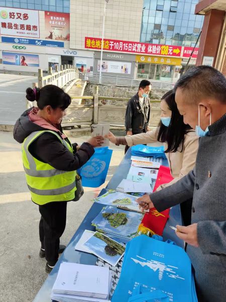 凤庆县统计局文明城市创建和暨宪法宣传周统计法规宣传活动3