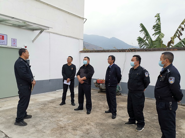 杨德军同志深入营盘派出所调研指导工作
