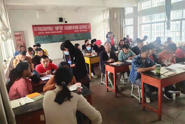 我县举办高素质农民培育家畜饲养专业培训班