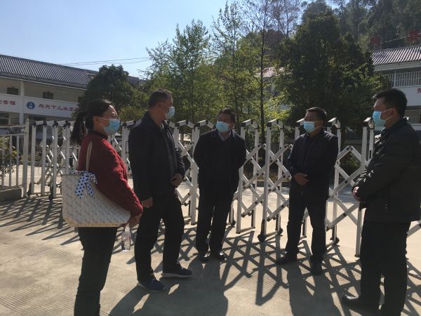 深入县中心敬老院慰问