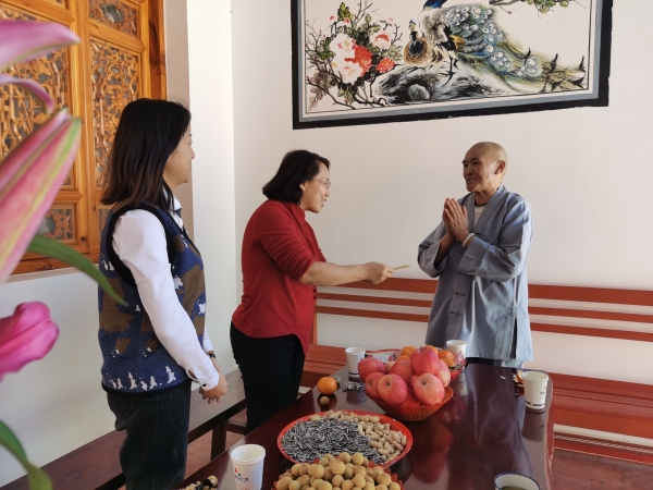 临沧市民族宗教委到我县开展春节慰问活动