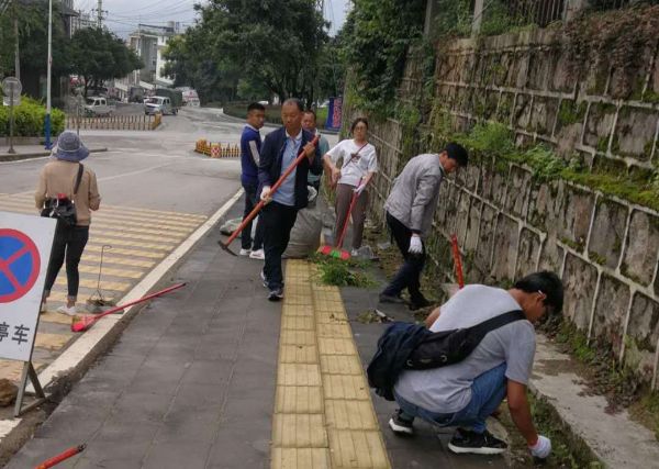凤庆县医疗保障局开展全民爱国卫生运动