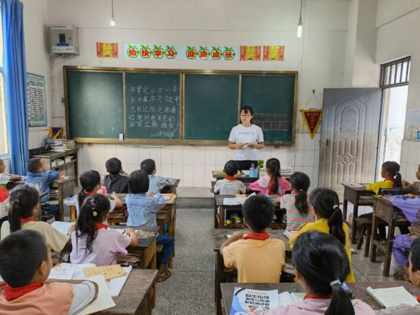 景杏中心学校少工委开展学习贯彻习近平总书记给沧源县边境村老支书们回信精神活动2