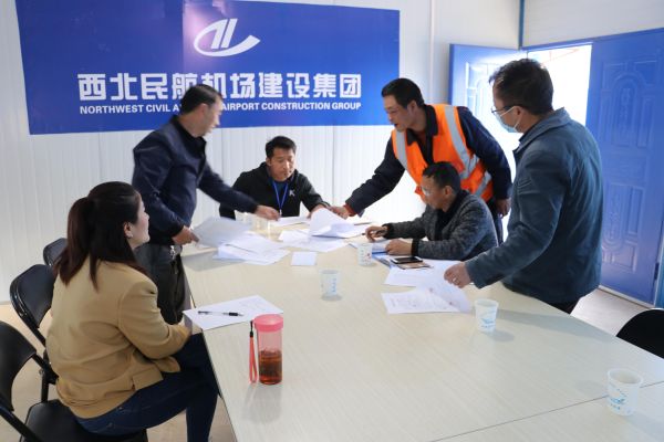 凤庆县人社局：服务指导重大项目企业，严格落实“六制一金”制度